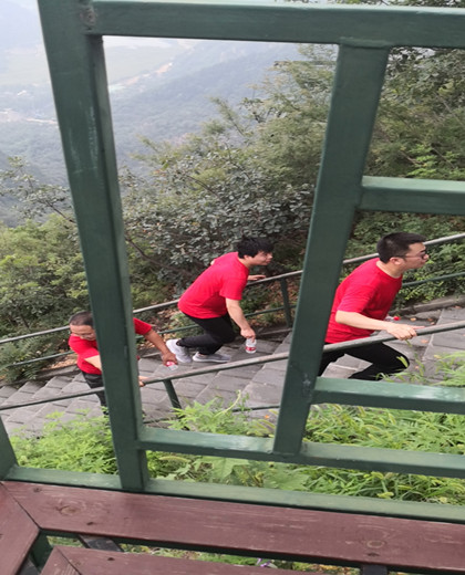 登頂石林峽，體驗玻璃棧道------偉杰信8月登山之旅