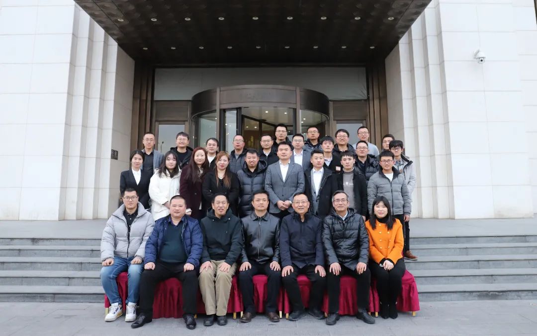 團(tuán)結(jié)一心、其利斷金—偉杰信營銷中心新年動(dòng)員大會(huì)順利舉行