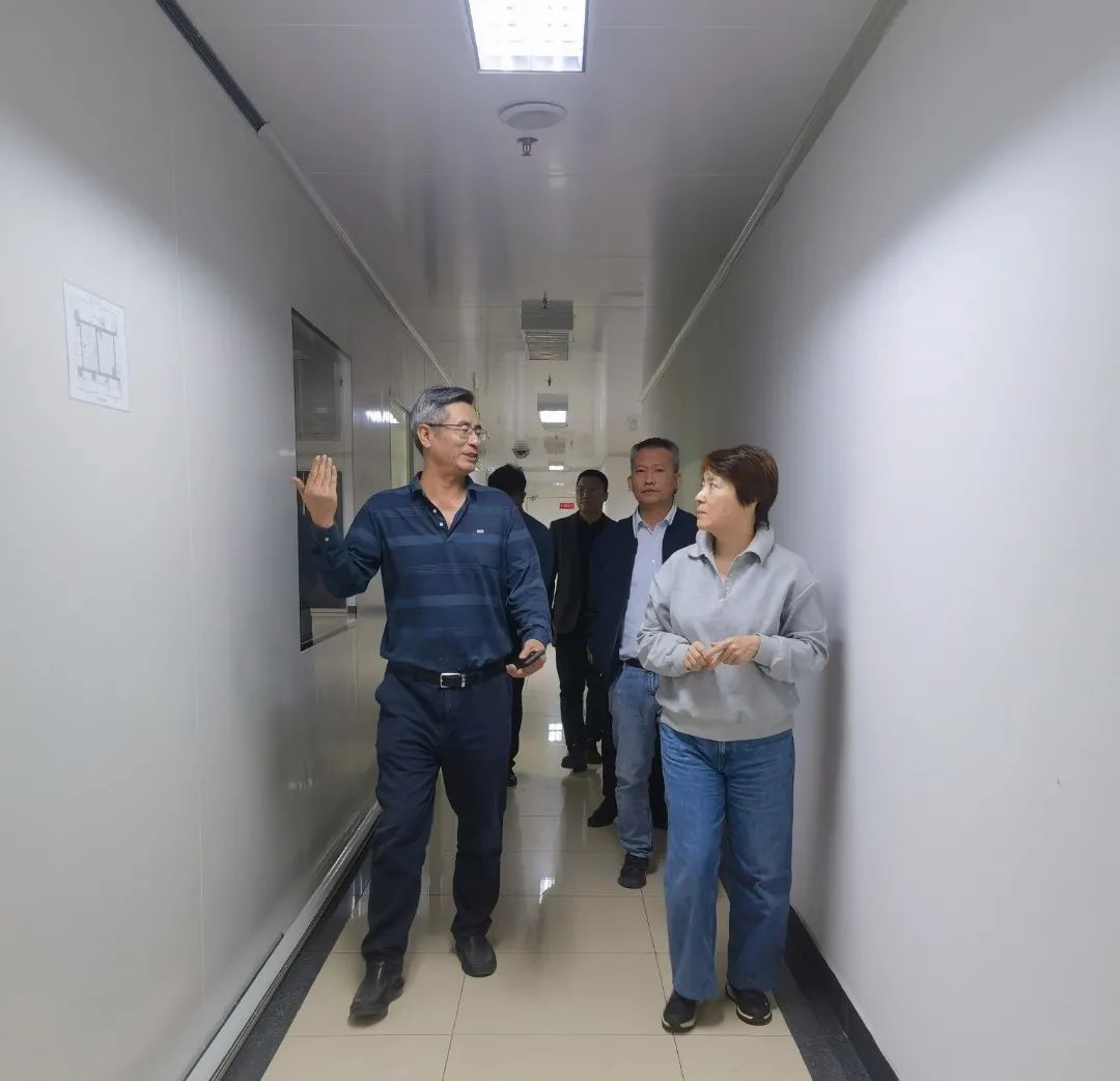 赤峰家育種業(yè)集團(tuán)董事長(zhǎng)毛區(qū)健麗女士蒞臨北京偉杰信交流指導(dǎo)