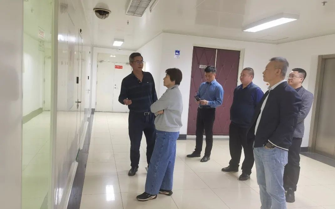 赤峰家育種業(yè)集團(tuán)董事長(zhǎng)毛區(qū)健麗女士蒞臨北京偉杰信交流指導(dǎo)