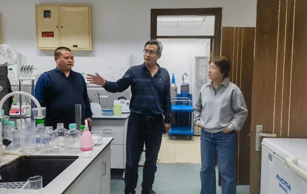 赤峰家育種業(yè)集團(tuán)董事長(zhǎng)毛區(qū)健麗女士蒞臨北京偉杰信交流指導(dǎo)