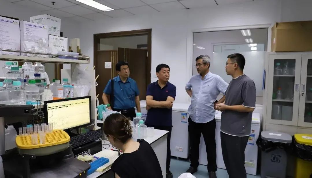 資深行業(yè)專家蒞臨偉杰信指導(dǎo)工作