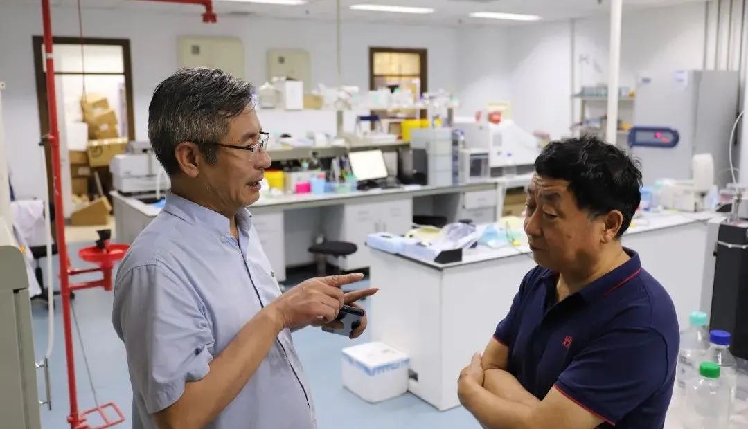 資深行業(yè)專家蒞臨偉杰信指導(dǎo)工作